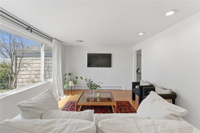 9 Tophill Circle, Cranston, RI 02920