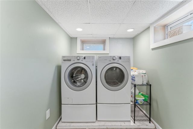 9 Tophill Circle, Cranston, RI 02920