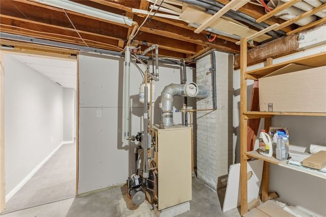 9 Tophill Circle, Cranston, RI 02920