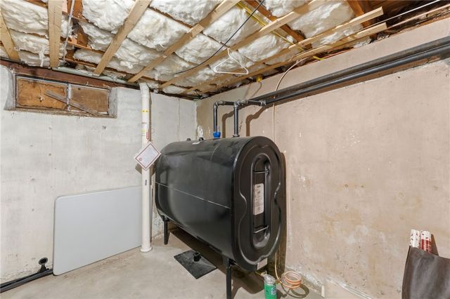 9 Tophill Circle, Cranston, RI 02920