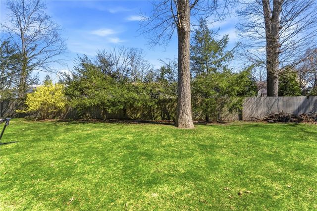 9 Tophill Circle, Cranston, RI 02920