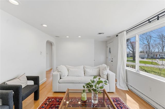 9 Tophill Circle, Cranston, RI 02920