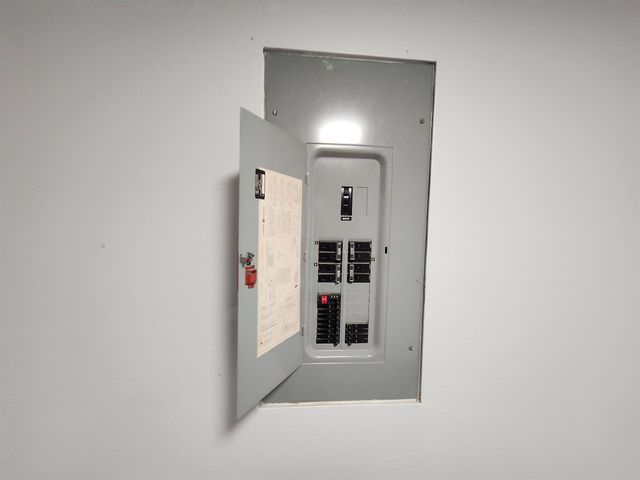 9039 E Skinner St, Wichita, KS 67207