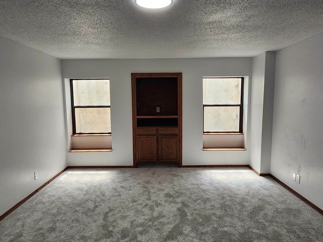 9039 E Skinner St, Wichita, KS 67207