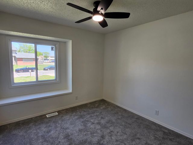 9039 E Skinner St, Wichita, KS 67207