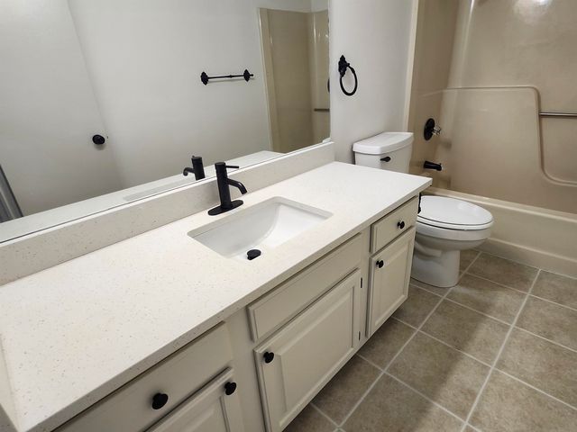 9039 E Skinner St, Wichita, KS 67207