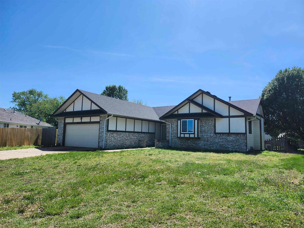 9039 E Skinner St, Wichita, KS 67207