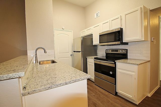 6620 S Creek Drive, Fort Worth, TX 76133