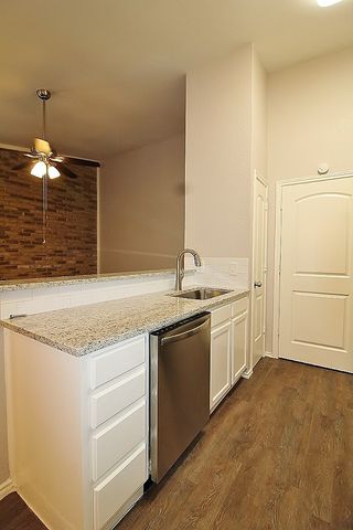 6620 S Creek Drive, Fort Worth, TX 76133