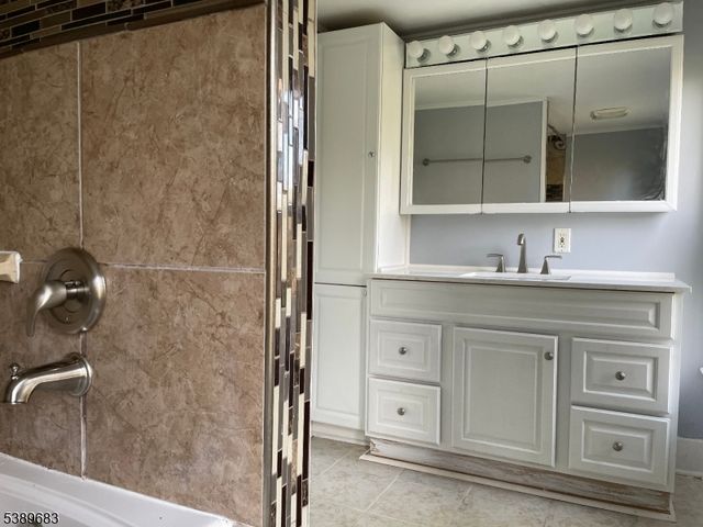 230 Main St, Andover Boro, NJ 07821