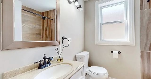 6640 S CHAMPLAIN Avenue, Chicago, IL 60637