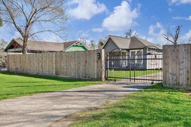 620 Apache Street, Houston, TX 77022