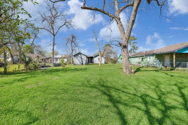 620 Apache Street, Houston, TX 77022