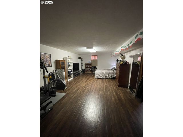 735 Sw MILL St, Sheridan, OR 97378