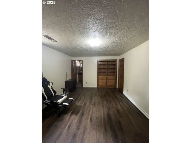 735 Sw MILL St, Sheridan, OR 97378