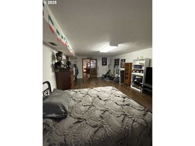 735 Sw MILL St, Sheridan, OR 97378