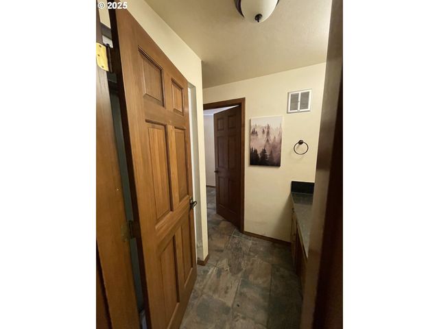 735 Sw MILL St, Sheridan, OR 97378