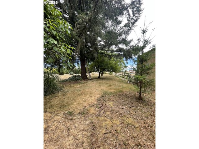 735 Sw MILL St, Sheridan, OR 97378