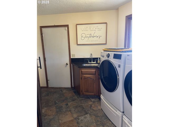 735 Sw MILL St, Sheridan, OR 97378