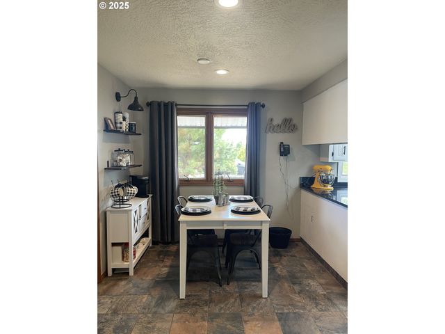 735 Sw MILL St, Sheridan, OR 97378