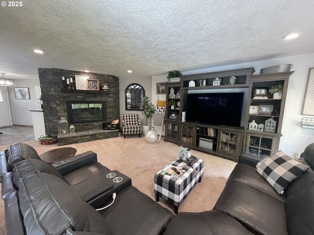 735 Sw MILL St, Sheridan, OR 97378