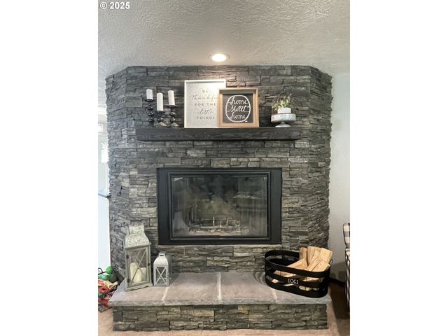 735 Sw MILL St, Sheridan, OR 97378