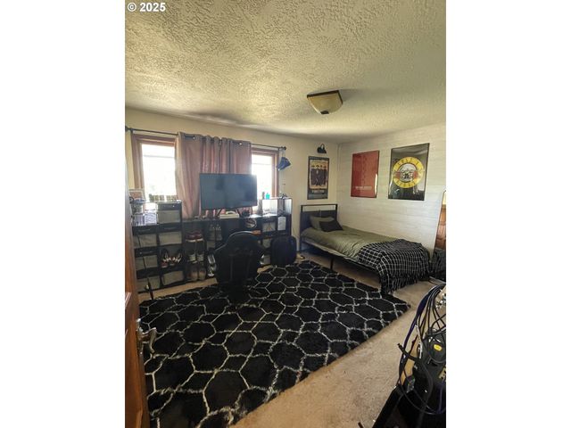 735 Sw MILL St, Sheridan, OR 97378