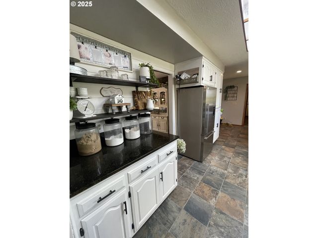 735 Sw MILL St, Sheridan, OR 97378