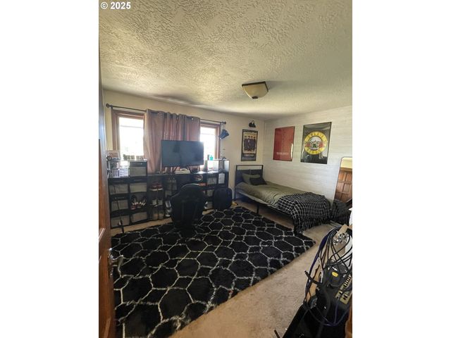 735 Sw MILL St, Sheridan, OR 97378