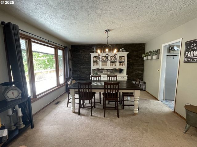 735 Sw MILL St, Sheridan, OR 97378