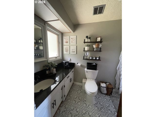 735 Sw MILL St, Sheridan, OR 97378