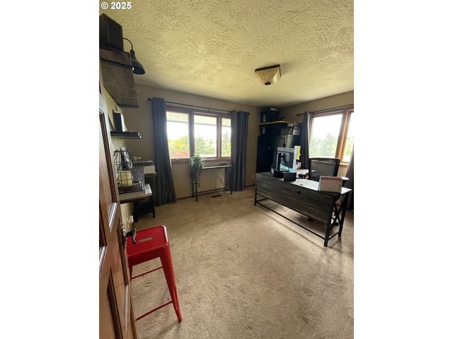 735 Sw MILL St, Sheridan, OR 97378