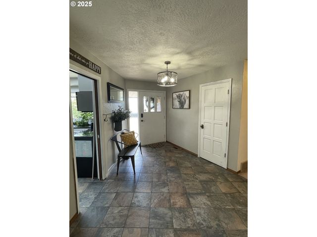 735 Sw MILL St, Sheridan, OR 97378