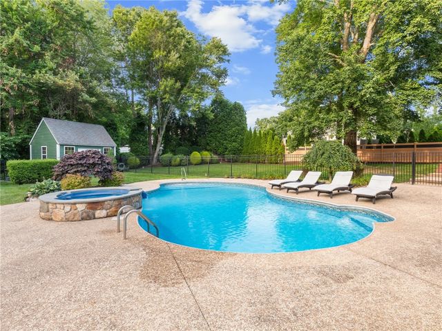 2 Medinah Drive, West Warwick, RI 02893