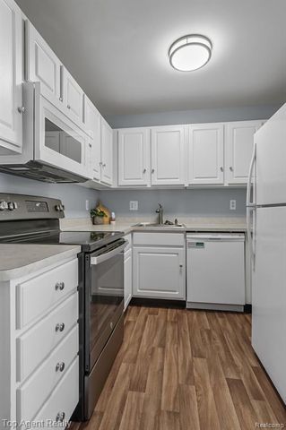 29378 Maurice Court, New Baltimore, MI 48047