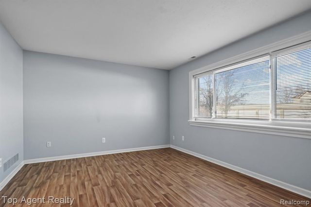 29378 Maurice Court, New Baltimore, MI 48047