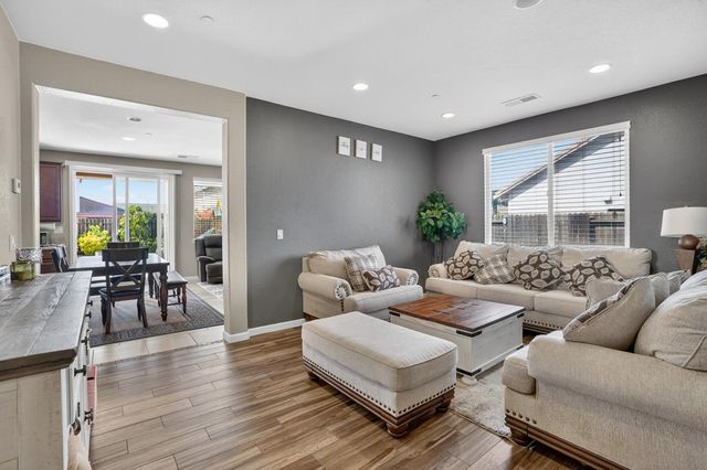 7434 Thorndale Way, Sacramento, CA 95829