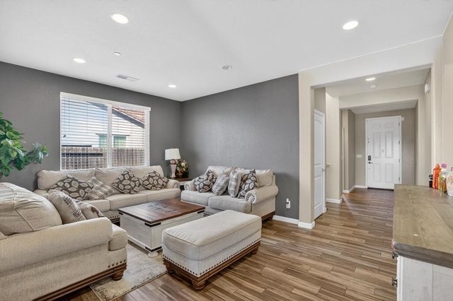 7434 Thorndale Way, Sacramento, CA 95829