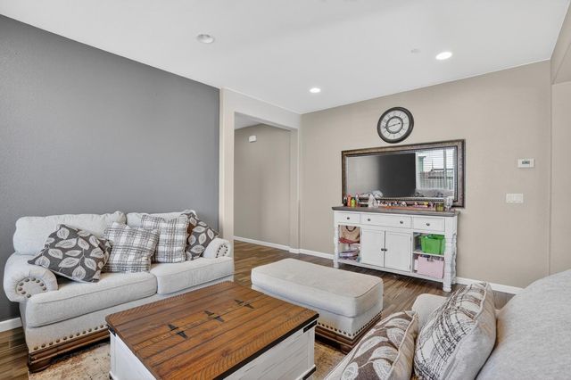 7434 Thorndale Way, Sacramento, CA 95829