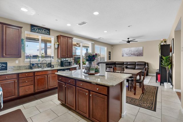 7434 Thorndale Way, Sacramento, CA 95829