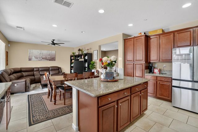 7434 Thorndale Way, Sacramento, CA 95829