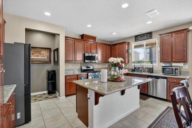 7434 Thorndale Way, Sacramento, CA 95829