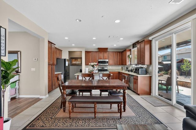 7434 Thorndale Way, Sacramento, CA 95829