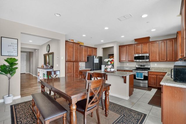 7434 Thorndale Way, Sacramento, CA 95829