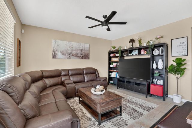 7434 Thorndale Way, Sacramento, CA 95829