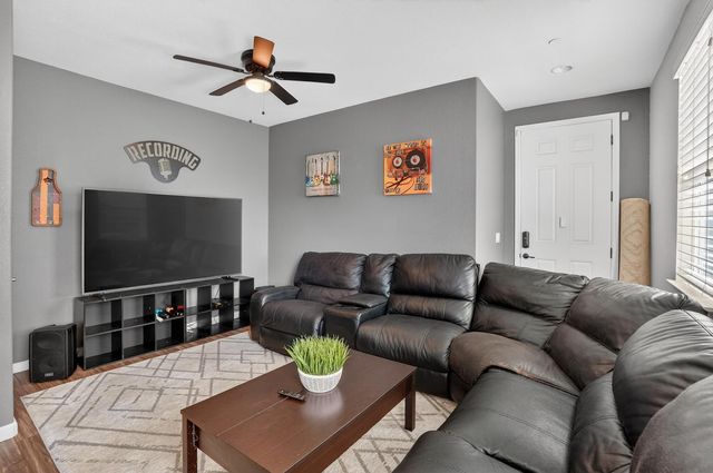 7434 Thorndale Way, Sacramento, CA 95829