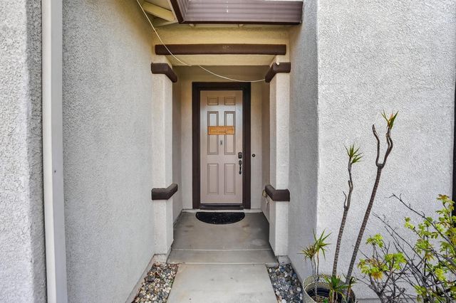 7434 Thorndale Way, Sacramento, CA 95829