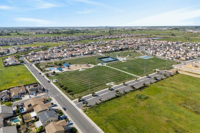 7434 Thorndale Way, Sacramento, CA 95829