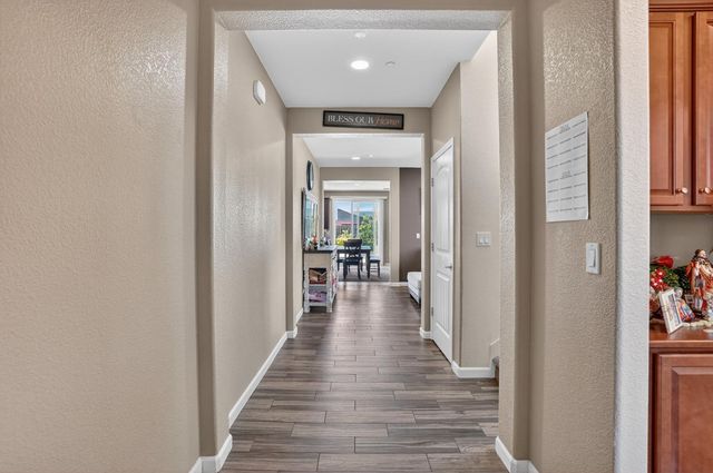 7434 Thorndale Way, Sacramento, CA 95829