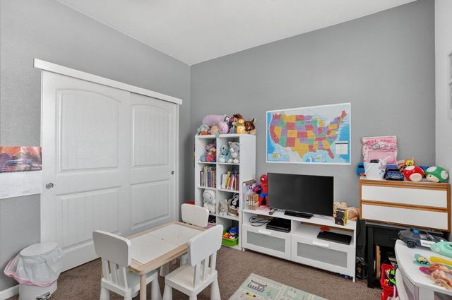 7434 Thorndale Way, Sacramento, CA 95829